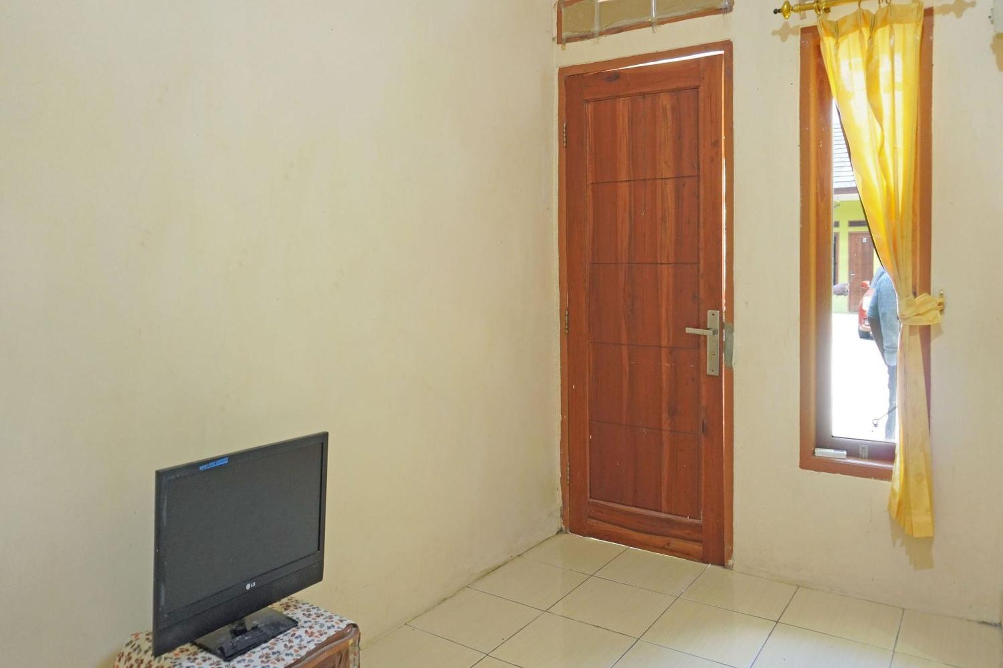 Oyo 91762 Green Home Stay Syariah Purwakarta Exterior foto